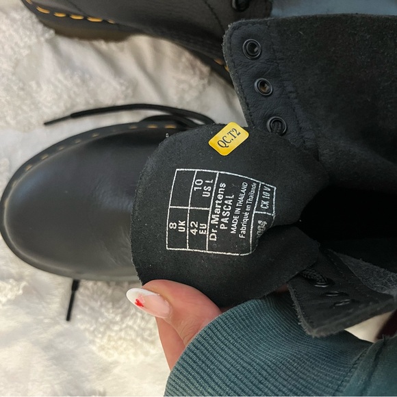 ALMOST BRAND NEW Doc Martins! WORN ONCE! - Picture 3 of 4